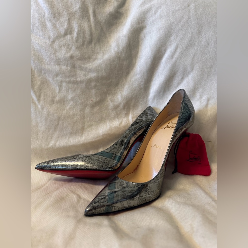 Louis Vuitton red bottom heels!✨👠 - Picture 3 of 5